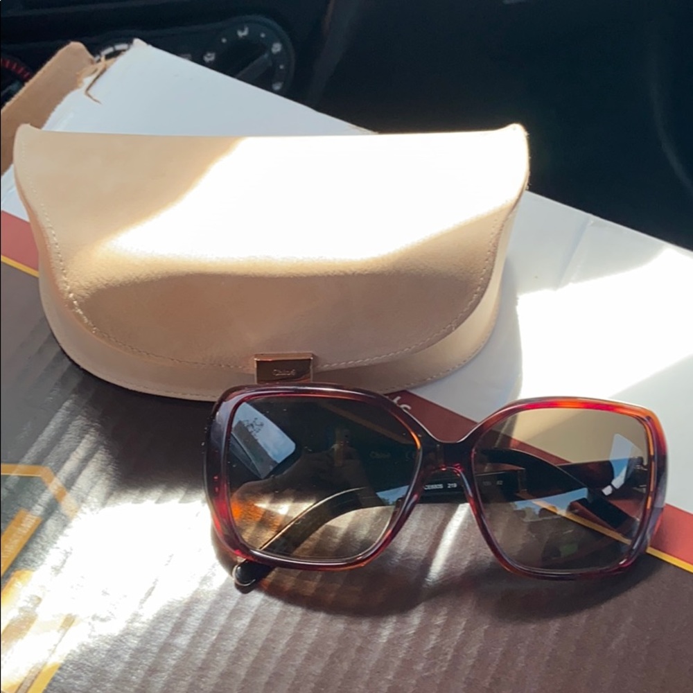 Chloe glasses and glasses case